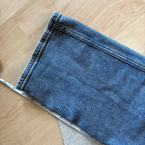 GOOD AMERICAN Good Curve Distressed Jeans‎ Size 10/30 STYLE: GCS127T - Image 9