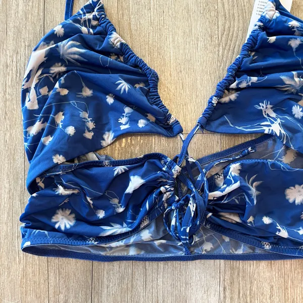 Womens NWT Urban Outfitters Out From Under Blue Criss Cross Cropped Top - L - Image 4