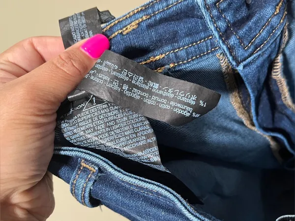 Zara marine wide jeans feature a dark indigo wash and a raw, cropped hem SZ6 EUC - Image 9