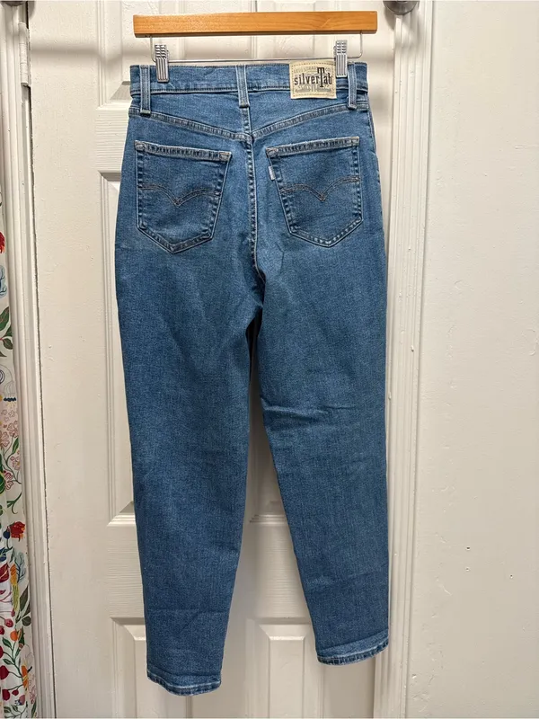 Levi’s High Waisted Mom Jeans Silvertab Size 26 - Image 7