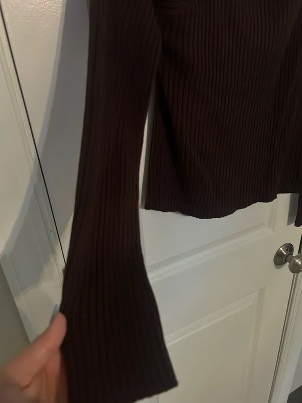 Pants Store Cropped Sweater - Image 2