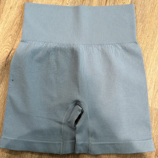 NWT OQQ ribbed yoga shorts -seamless high waisted athletic leggings -small - Image 2