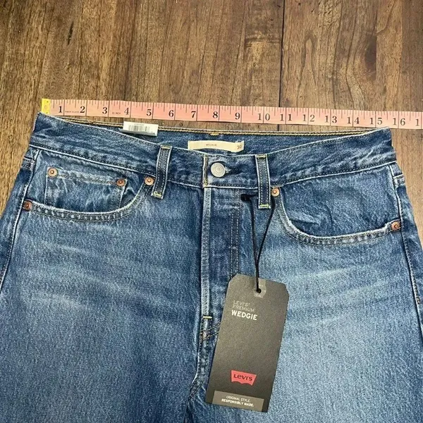 Levi's NEW Wedgie Jeans  - Image 11