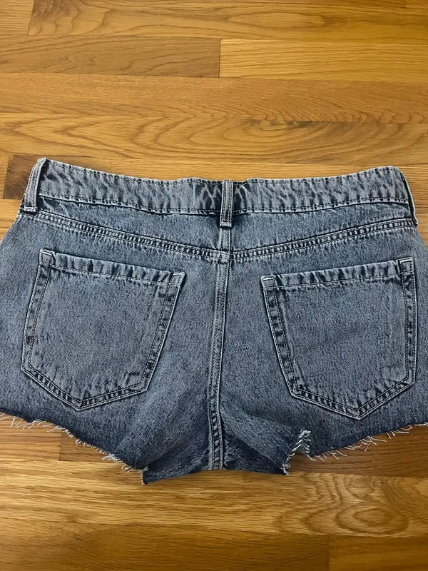 Hollister Jean Shorts Low-Rise Short - Image 3