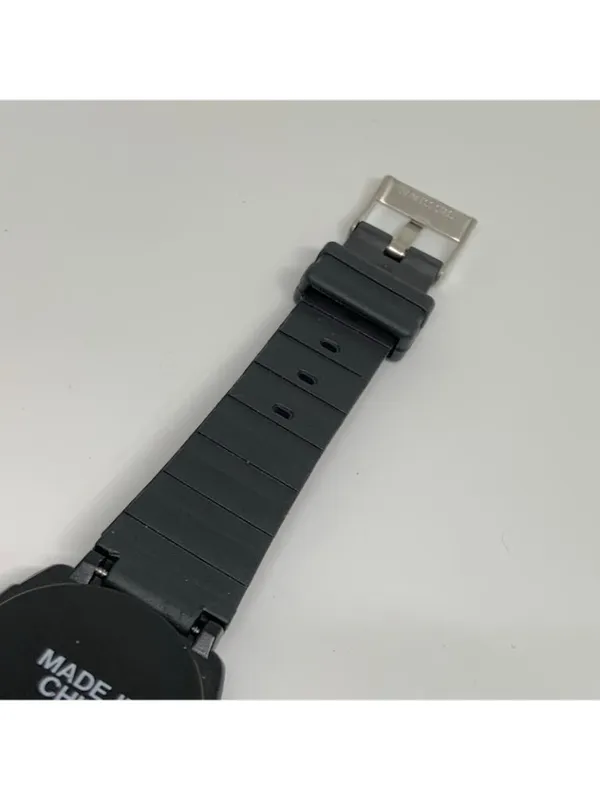 Vintage digital women’s watch black tone 27mm quartz black plastic band running - Image 6