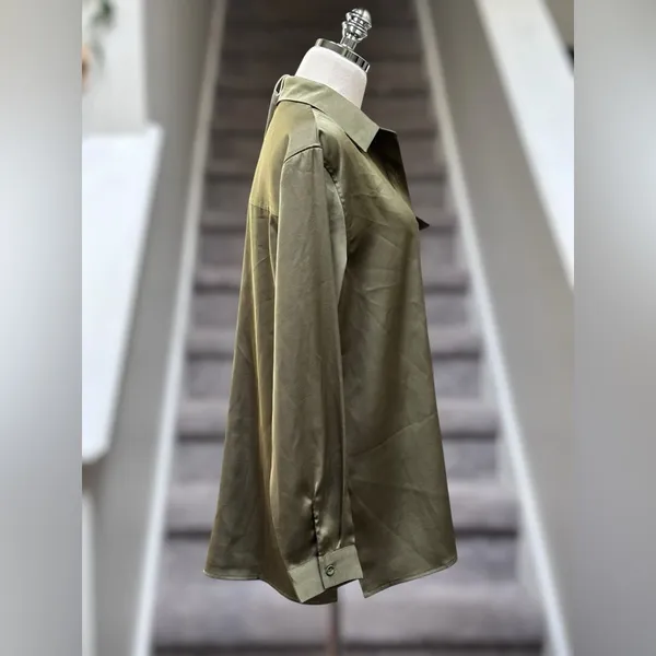 NEW MINKPINK Anissa Button Up Long Sleeve Satin Blouse Women’s S Olive Green‎ - Image 8