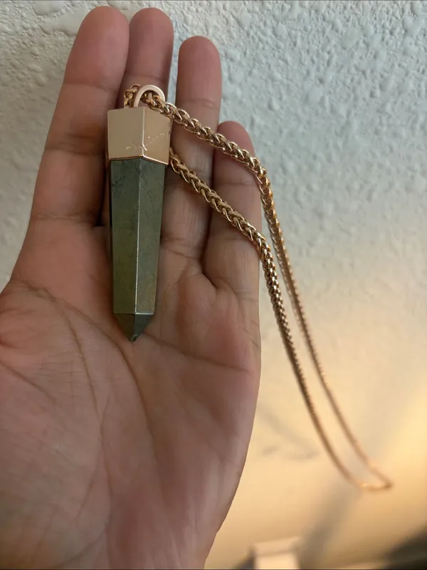 Kendra Scott Jayce Pyrite Rose Gold Necklace - Image 4