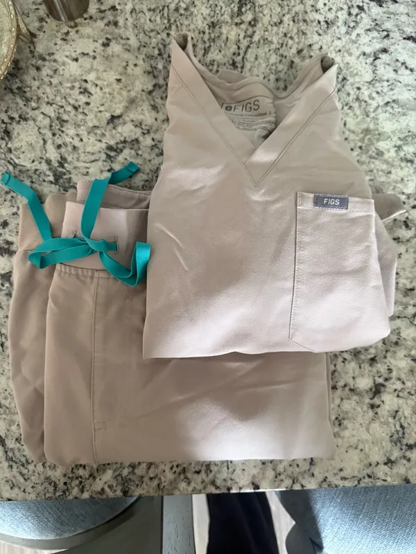 FIGS Jogger Set Scrubs - Image 2