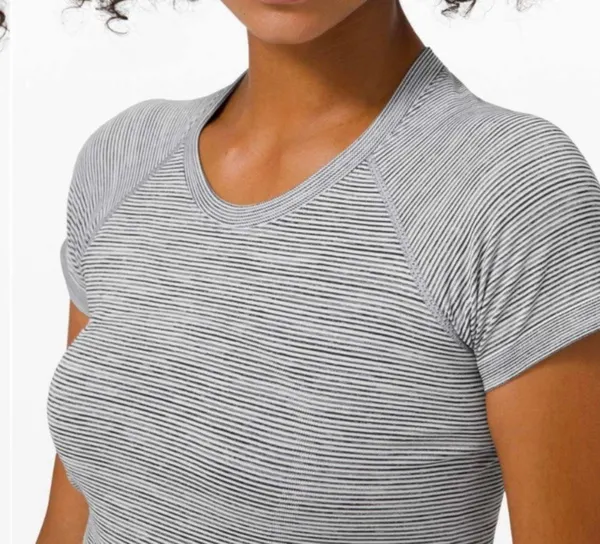 Lululemon Swiftly tech 2.0 short sleeve size 8 - Image 3