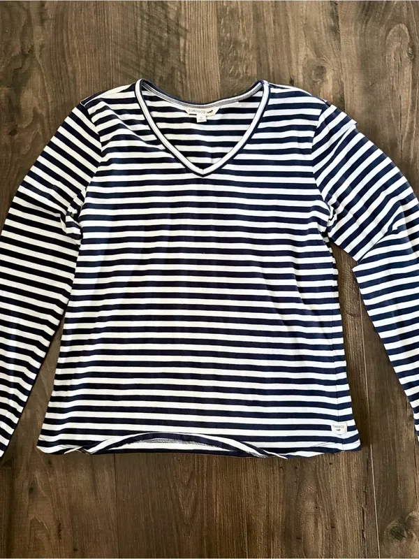 Toad&Co Striped Long Sleeve V-Neck Top Medium Navy Blue White Organic Cotton - Image 9