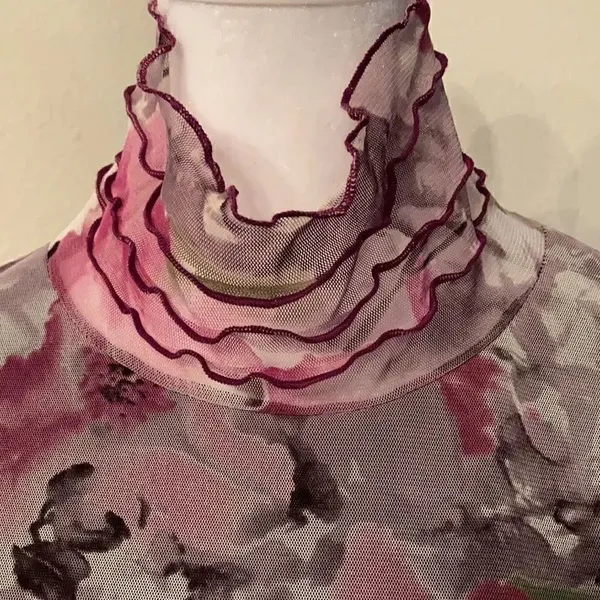 Size small long sleeve Purple pink and green flowered long sleeve top EUC - Image 3