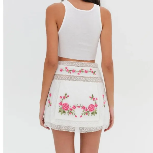 For love and‎ lemons Jolene Embroidered Mini Skirt in White sz M - Image 5