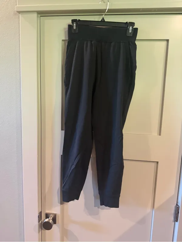 Lululemon LA Warm Down Joggers women’s size 6! Black confetti! - Image 4