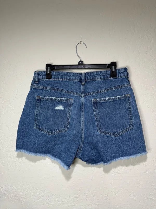H&M Dark Wash High Waisted Distressed Denim Cut-Off Shorts Size 14 - Image 3