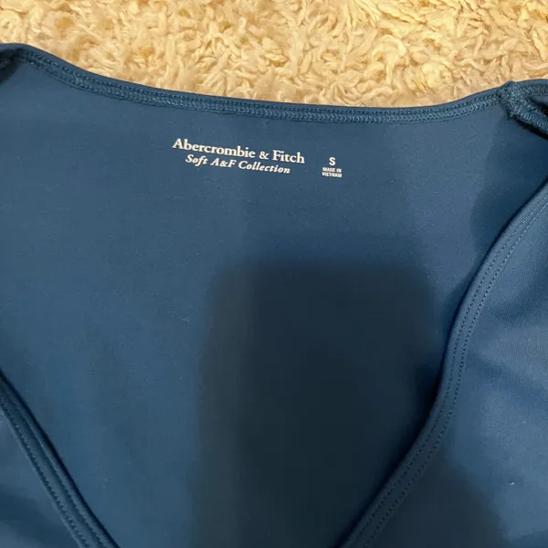 Abercrombie Soft And Cozy V Neck Long Sleeve Size Small - Image 3