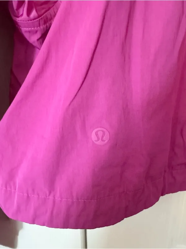 NWOT Lululemon Lightweight Water-Resistant Jacket SIZE 4 Purple Highlight - Image 3