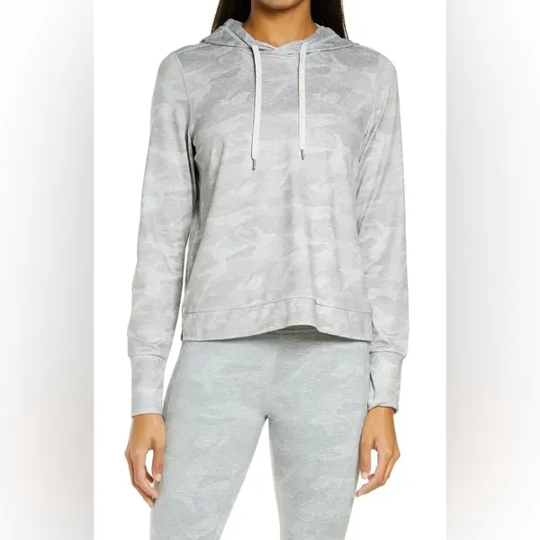 Vuori Halo Essential Hoodie Dreamknit Sweatshirt in Pale Gray Heather Camo - Image 8