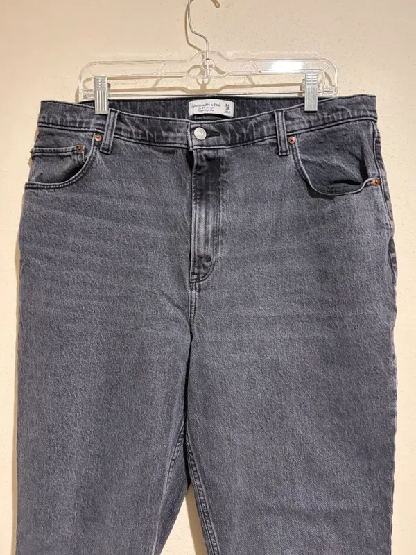 Abercrombie & Fitch Curve Love The '90s Straight Ultra High Rise Gray Jeans - Image 3
