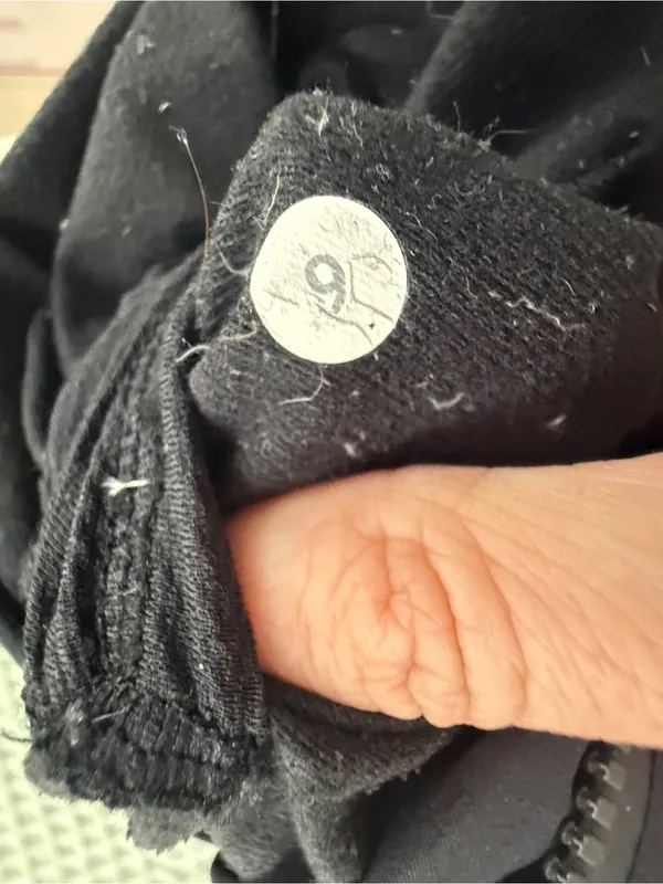 Lululemon Cold As‎ Fluff Parka Black size 6 - Image 4