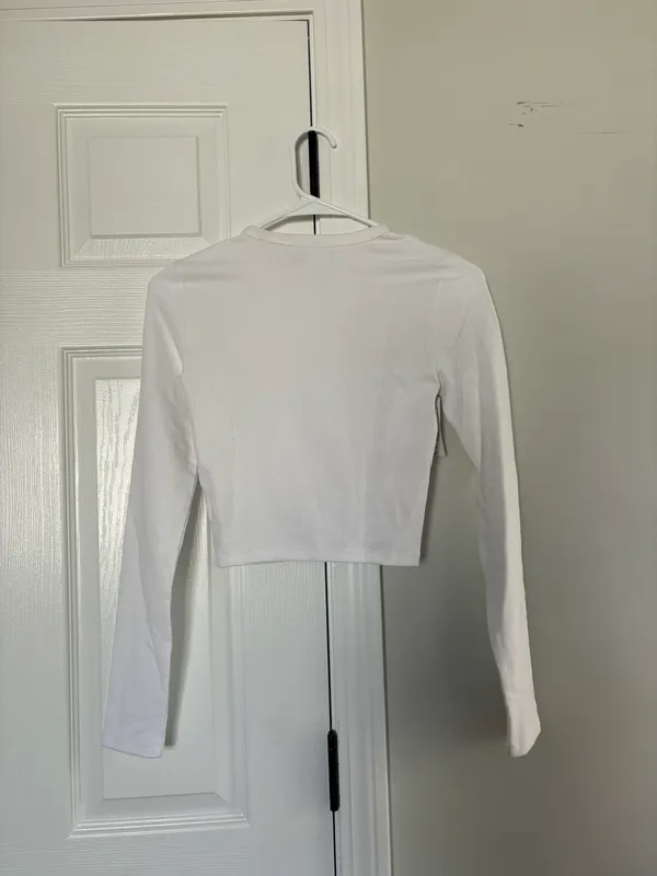 Aritzia Tna Long Sleeve - Image 2