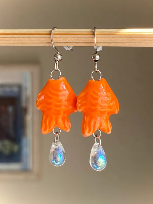 unique funky cute orange ceramic fish & Czech glass teardrop dangle earrings ⭐️🐟💕 - Image 2