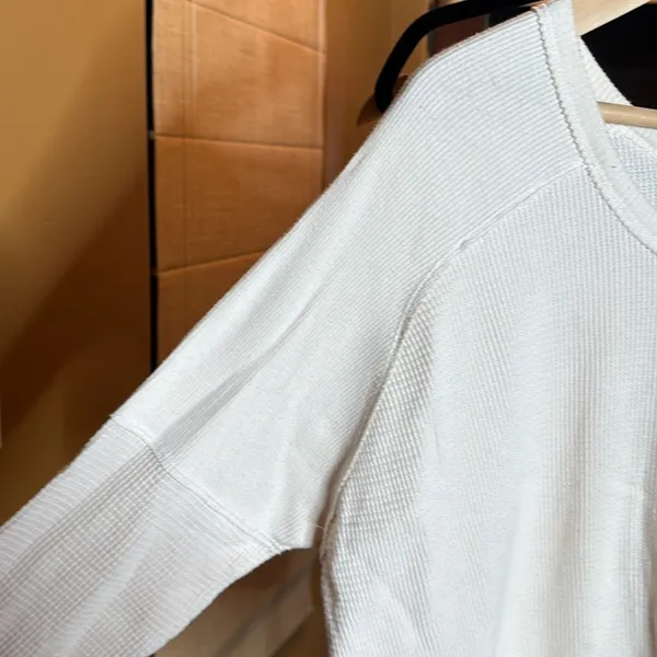Aritzia TNA Alder Waffle Knit Thermal Long Sleeve Top Cream Relaxed Fit Sz Small - Image 8