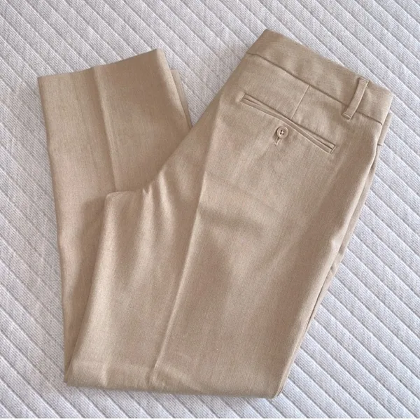 Gap Women’s Khaki Pants - Image 10