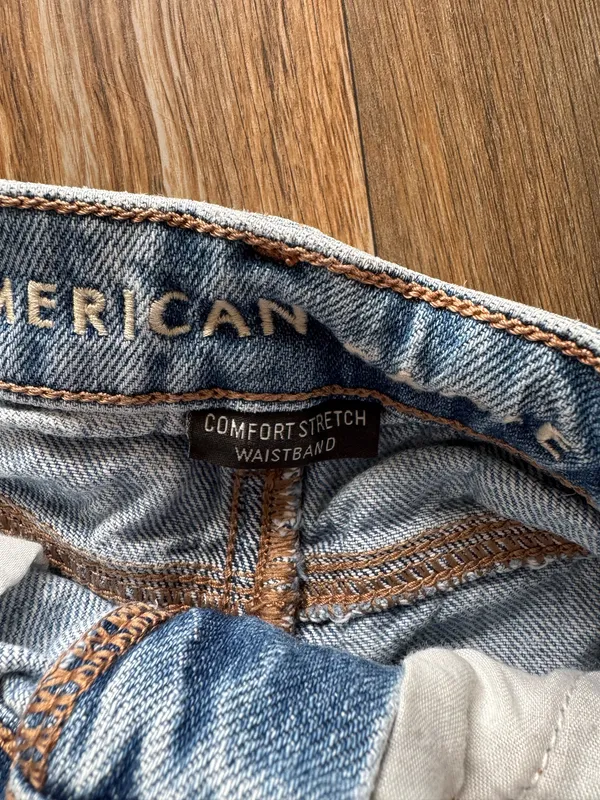 American Eagle High-Rise Shorts - Image 3