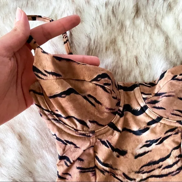 WeWoreWhat Danielle One Piece Swimsuit‎ Tiger Print Tan XS NWT - Image 6
