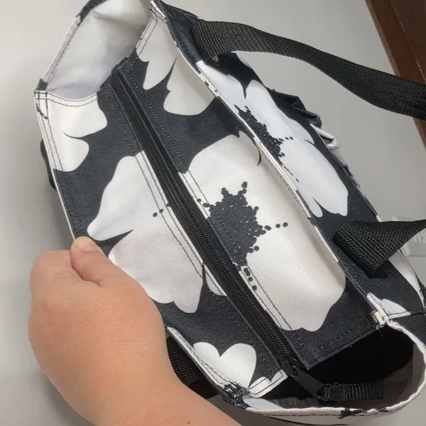 Thirty-one black &‎ White tote Bag - Image 7