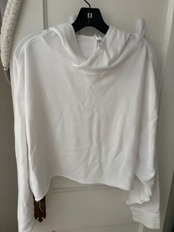 Fabletics Cropped White Sweatshirt - Image 3