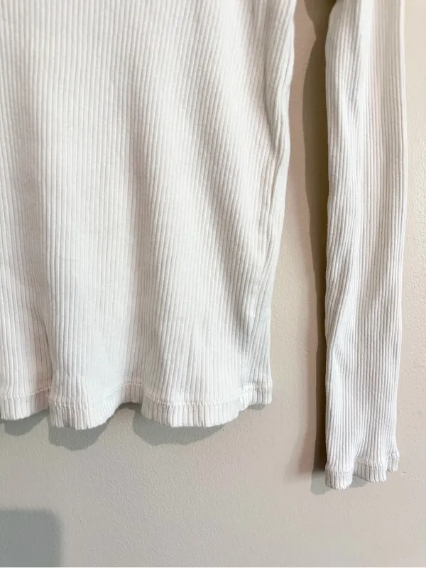 Uniqlo Ribbed Mock Neck Long-Sleeve Slim Fit Top in Off White Size Medium - Image 4