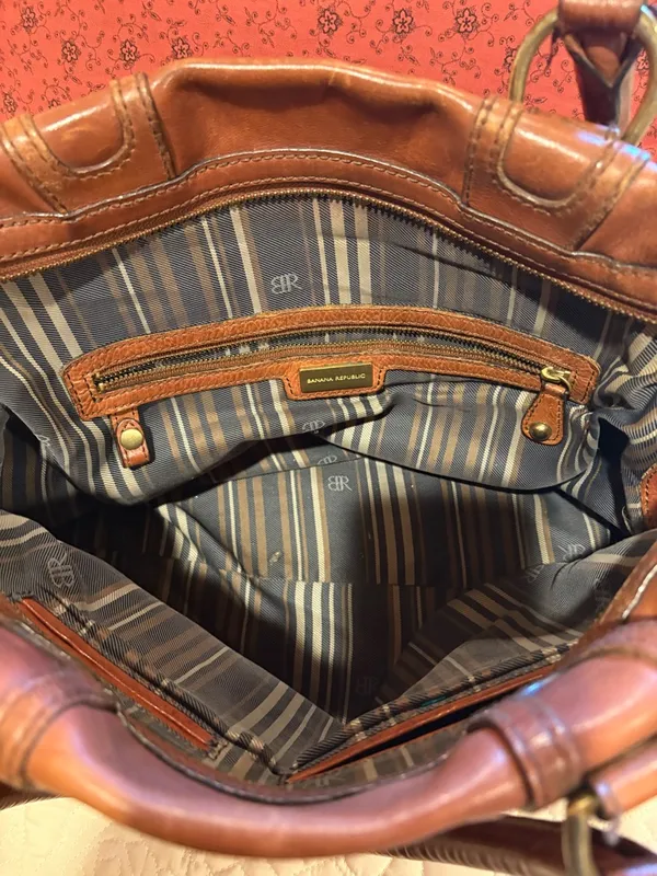 Banana Republic leather bowling-style bag or satchel - Image 6
