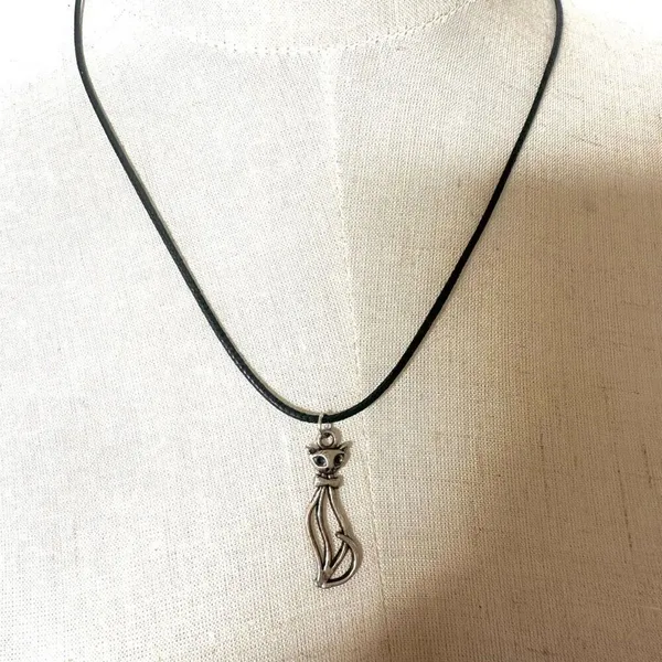 Silver tone cat pendant necklace on black cord - Image 4