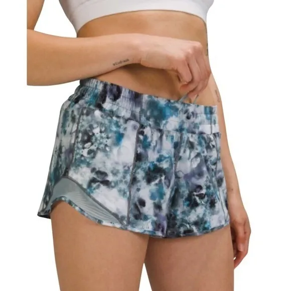 Lululemon Hotty Hot Low Rise Short 2.5" Kaleidofloral Multi / Blue Cast W7ATHR - Image 9
