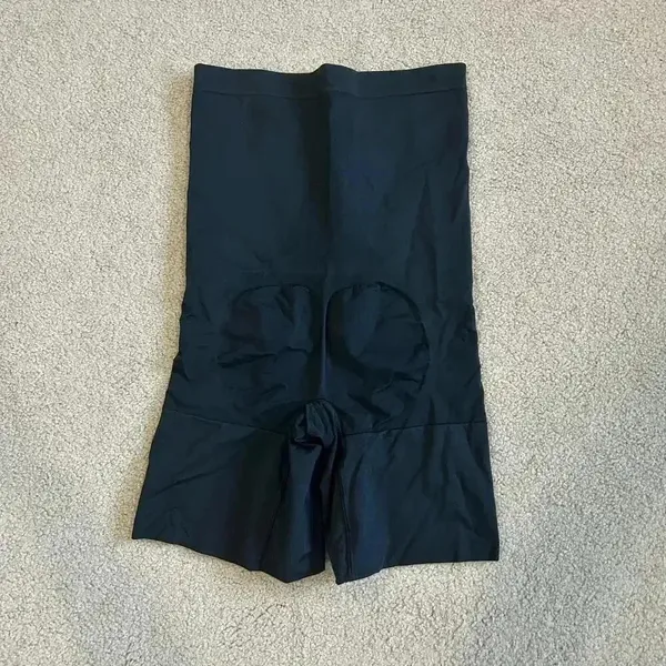 Spanx OnCore High-Waisted Mid-Thigh Short Compression Shaper In Black Size XL - Image 4