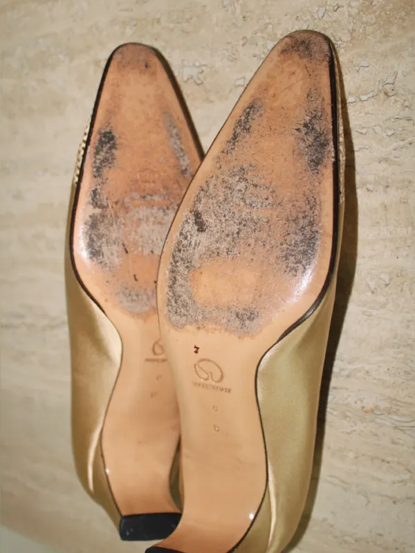 St. John Gold Heels Size 8B - Image 12