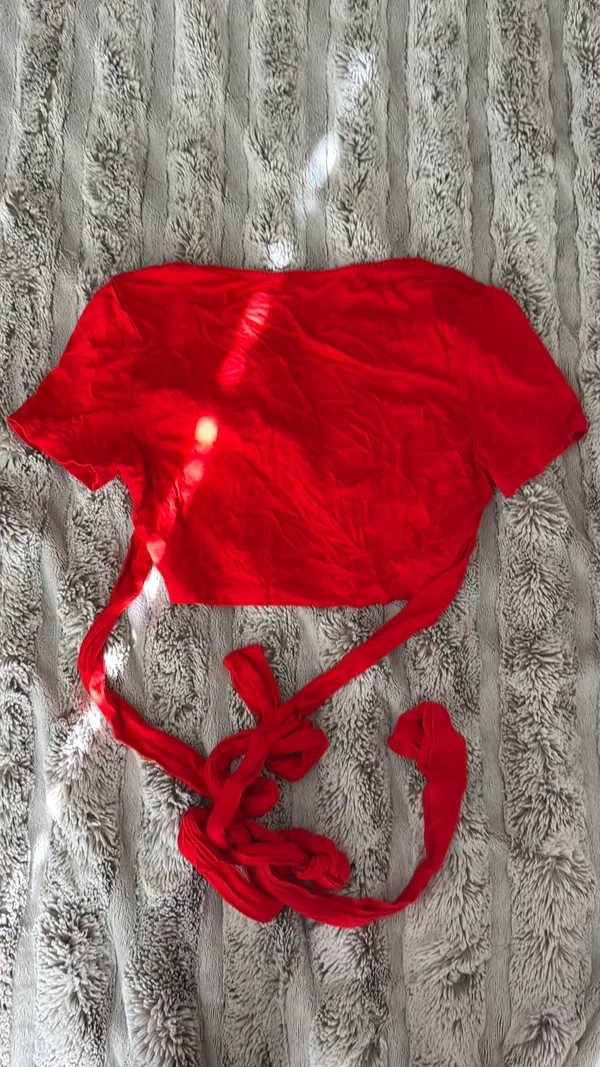 Cute SHEIN Stretchy Crop Top - Image 2
