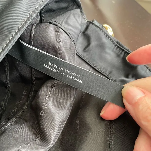 Marc Jacobs Preppy Nylon Messenger Bag Black Gold $200 - Image 11
