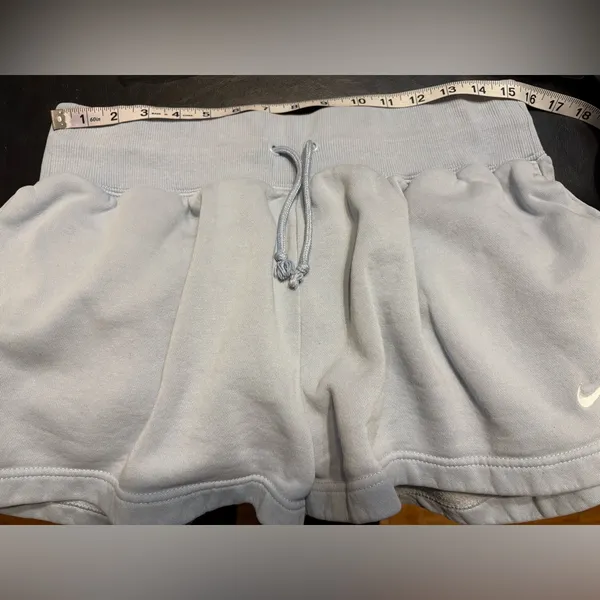 Nike Women's Athletic Shorts in Light Blue. Front pockets with white check Sz L - Image 7