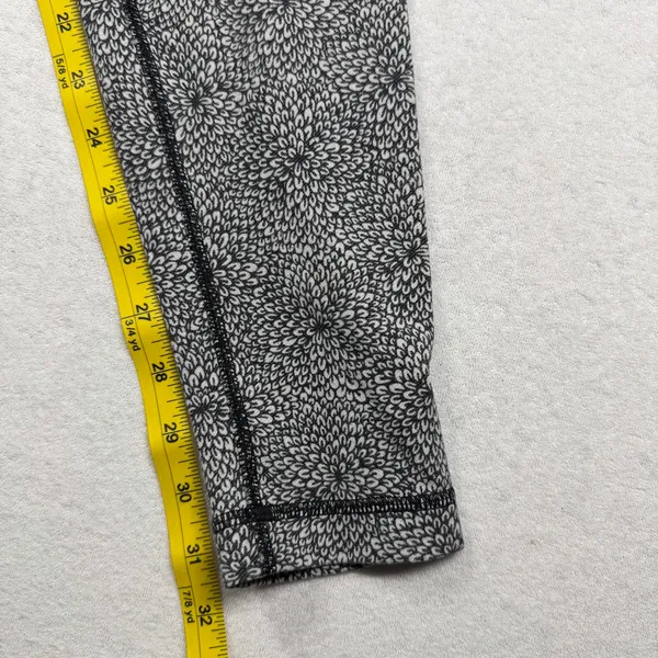 Lululemon Women’s Floral Print Leggings Size 6 Black White 31” Full Length - Image 7