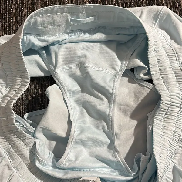 Lululemon Hotty Hot Low Rise Lined Short 2.5" Powder Blue Swift Size 12 - Image 4