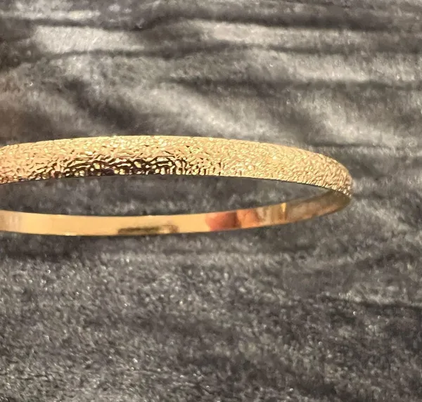 Elegant Gold Hoop Earrings - Image 2
