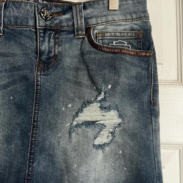 Harley-Davidson y2k denim distressed mini skirt embellished cutoff size 4 - Image 2