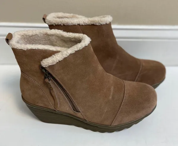Skechers wedge fur lined boots, Sz 10. NWOT - Image 3