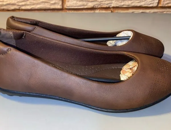 New size 7 woman’s brown ballet flats - Image 2