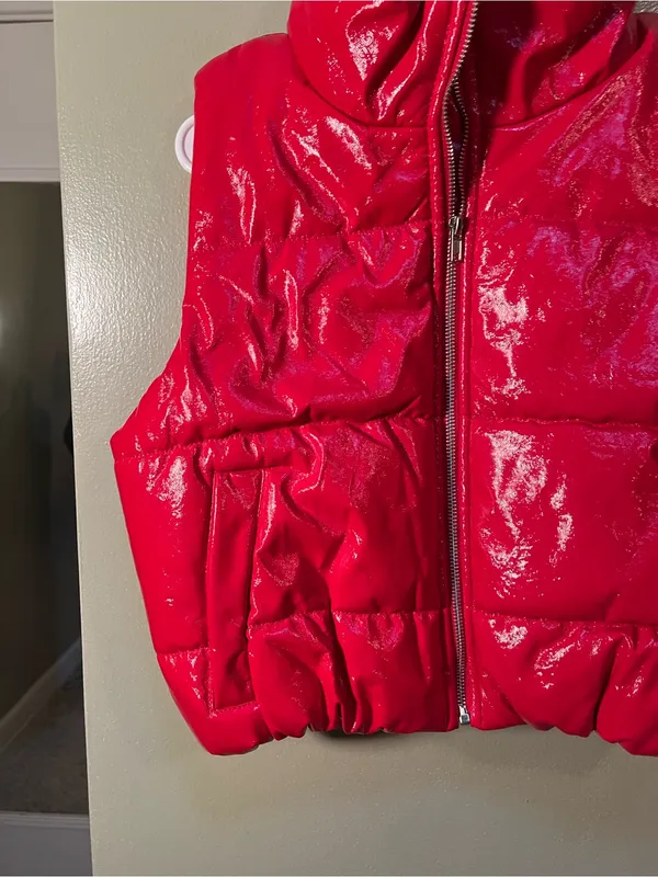 Ambiance Outerwear Women’s Size Large Puffer Vest Patent Bright Red Polyurethane - Image 4