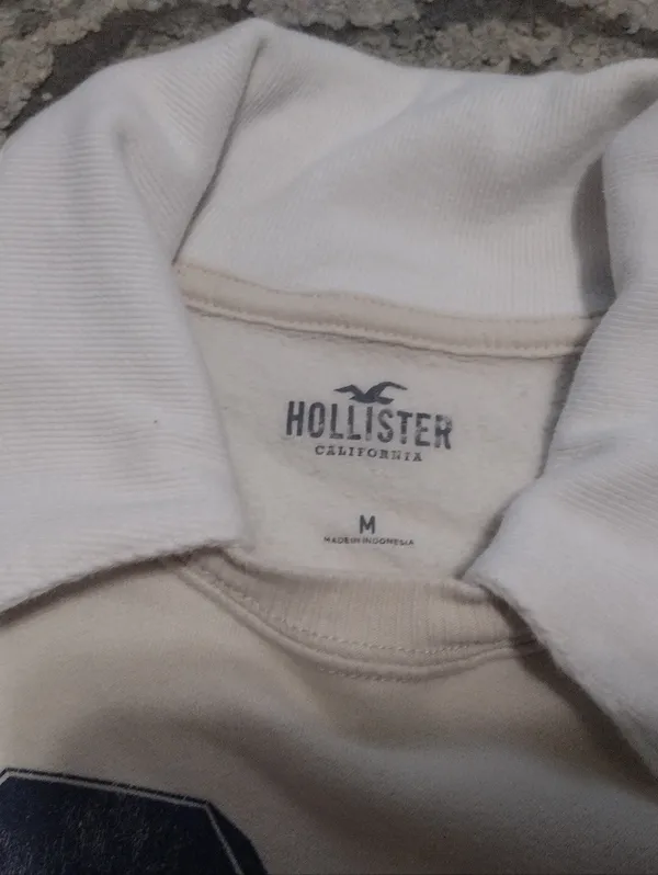 Hollister White Crewneck Sweatershirt With Collar with Navy 'CA' Graphic - Image 2