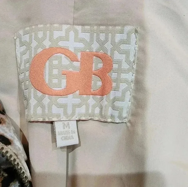 GB women's puffer jacket leopard print size M New - Image 5