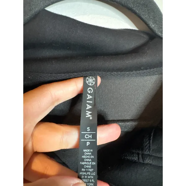 Gaiam black scuba type half zip sweatshirt - Image 2